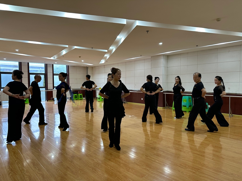 西秀區老年大學舞蹈活動室場景。 銳鋒 攝.jpg