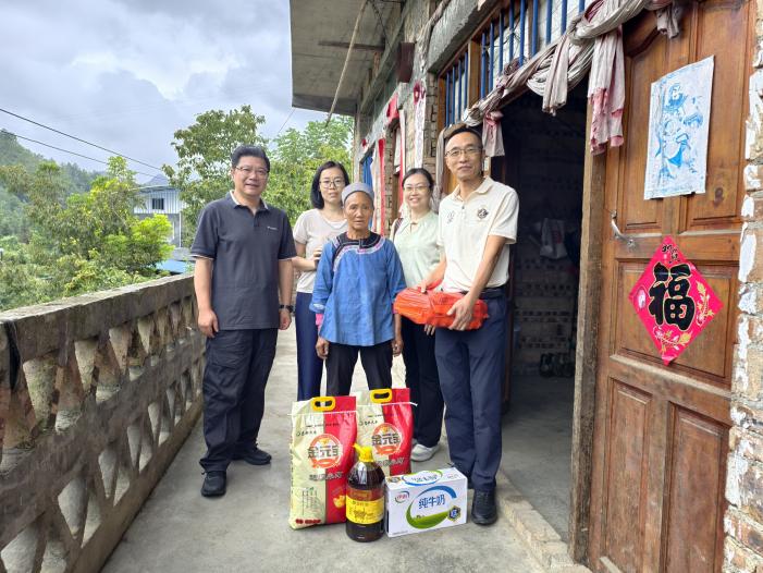 入戶慰問。