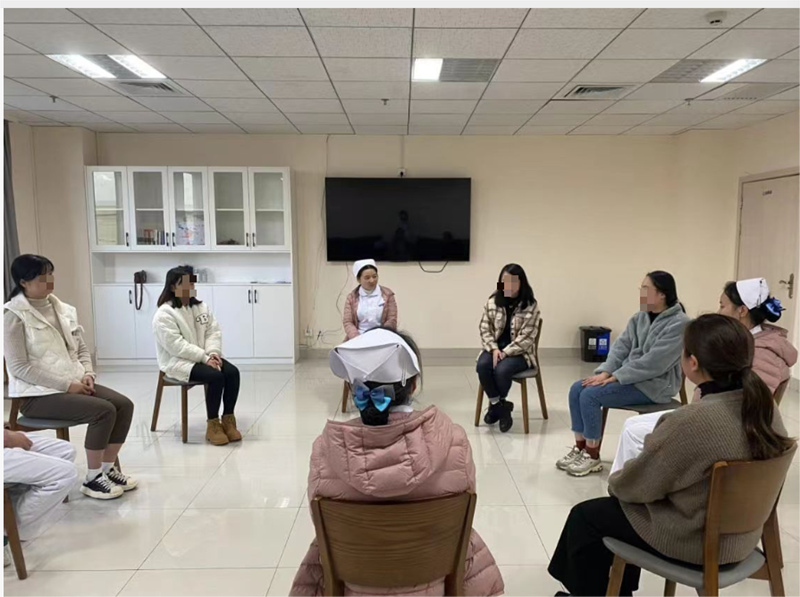 六盤水市第三人民醫院心理科開展團體心理治療。