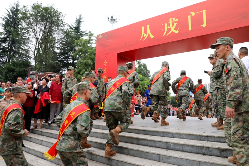 2、過從戎門。 陳桂良攝.JPG