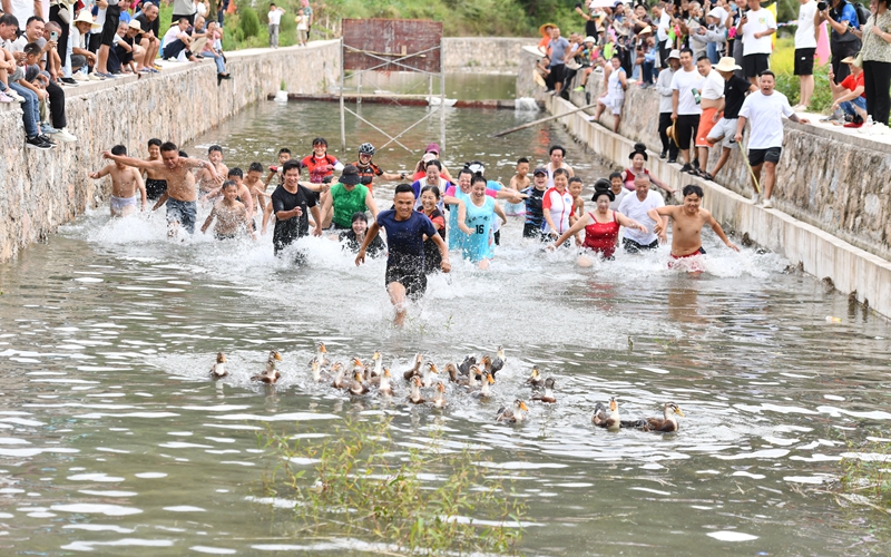 貴州凱里：趣味賽農事 “笙”歌鬧豐年