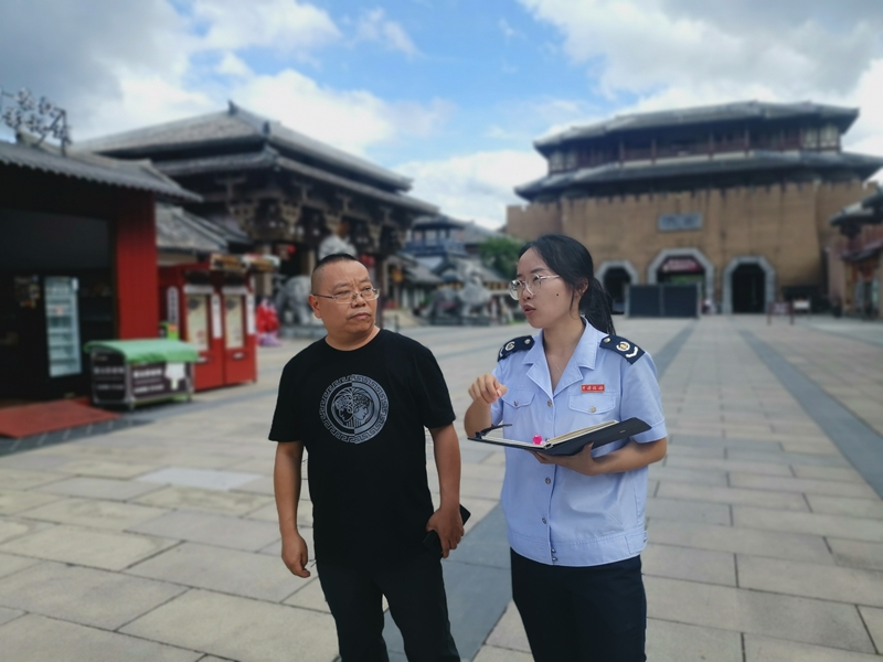 稅務工作人員到秦漢影視城了解活動開展情況。