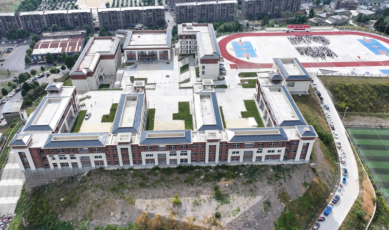 茶園鎮初級中學新校園 金莎 攝