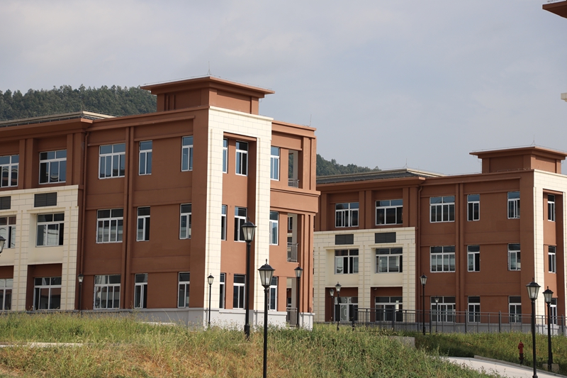 茶園鎮初級中學新校園一隅 金莎  攝