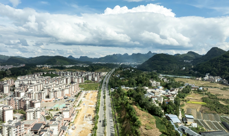 2025年9月18日拍攝的位于貴州省黔南布依族苗族自治州羅甸縣邊陽鎮的公路。