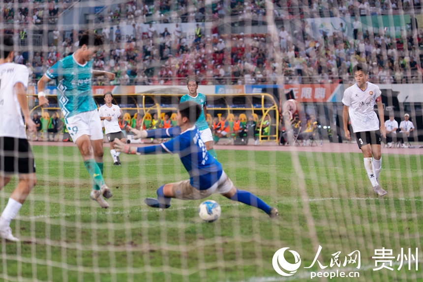 2025城市足球邀請賽比賽現場。人民網記者 涂敏攝