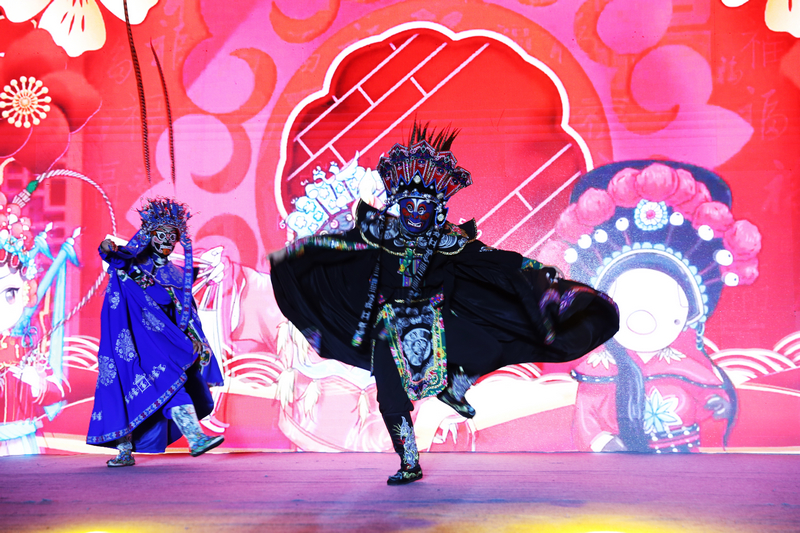 《儺面具變臉》。