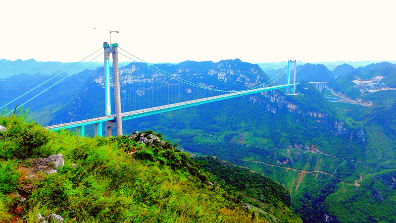 “世界第一高橋”花江峽谷大橋。