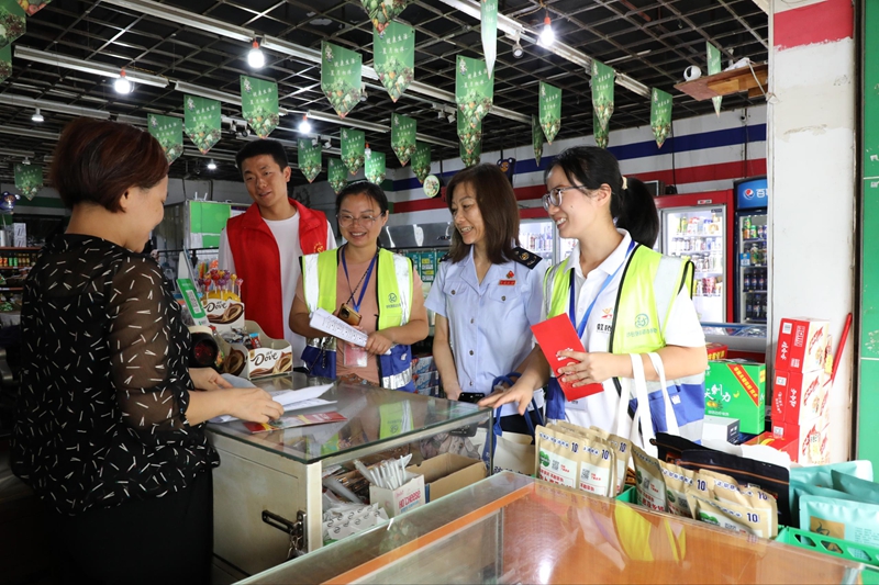 稅務干部深入社區進行反洗錢宣傳.