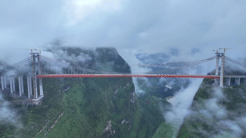 建設中的天門特大橋。