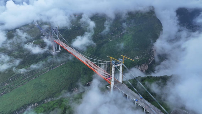 建設中的天門特大橋。