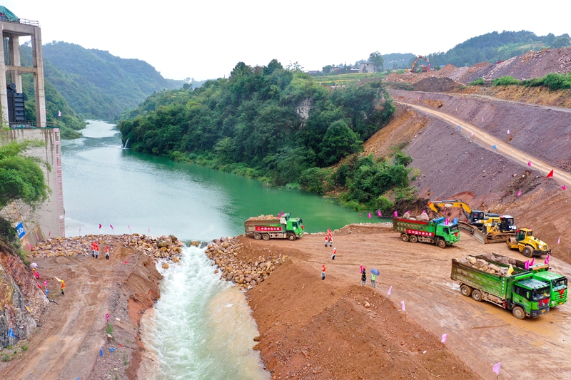 9月25日，拍攝的國家重大水利工程宣威水庫樞紐工程截流現場（無人機拍攝）。潘希來 攝 (8)