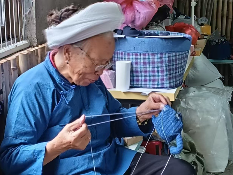 民族繡娘，居家接單。
