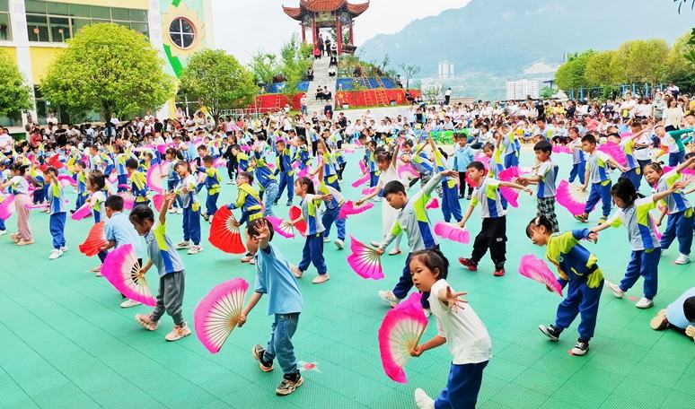 貴州思南：千年花燈舞新韻 民族非遺煥新生