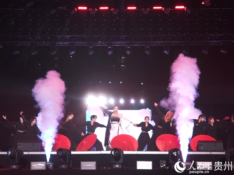 現代舞《曹操》。人民網 黃小桃攝.jpg