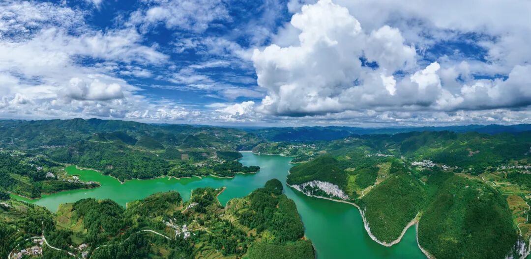 碧波蕩漾的斯拉河。