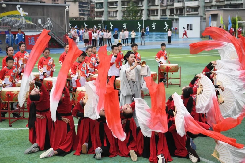 9月29日，貴陽市第十八中學第四十五屆體育藝術節開幕式節目展演現場。