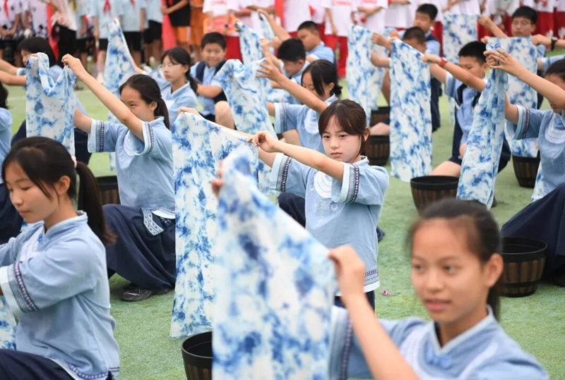 9月29日，貴陽市第十八中學第四十五屆體育藝術節開幕式節目展演現場。