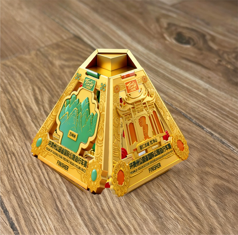 完賽獎牌（組合）。