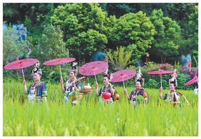 貴州黎平縣肇興侗寨，“村歌”隊員參加比賽。