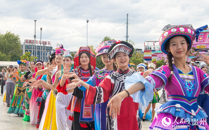 巡游現場。 人民網 黃小桃攝