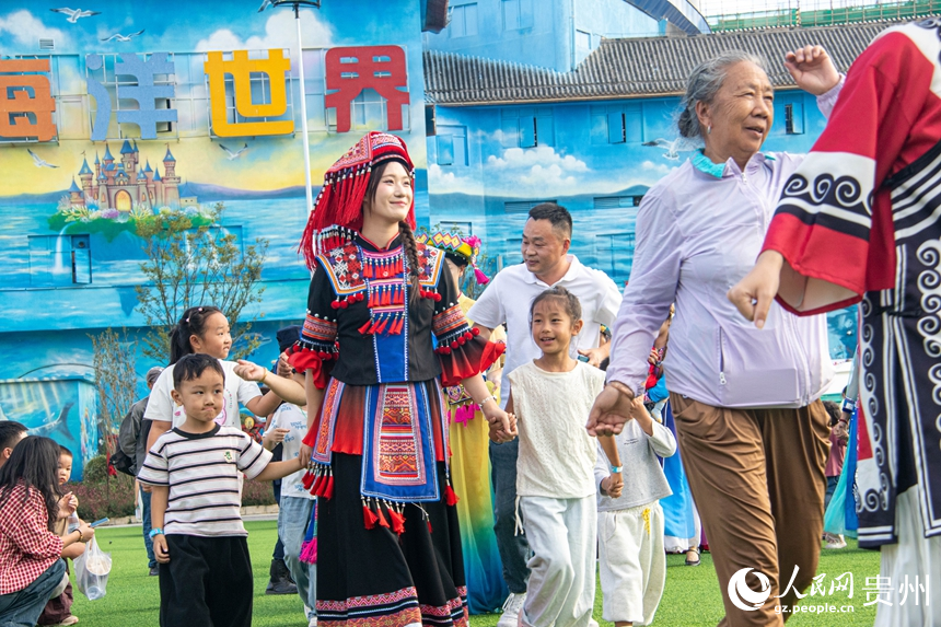 巡游現場。 人民網 黃小桃攝