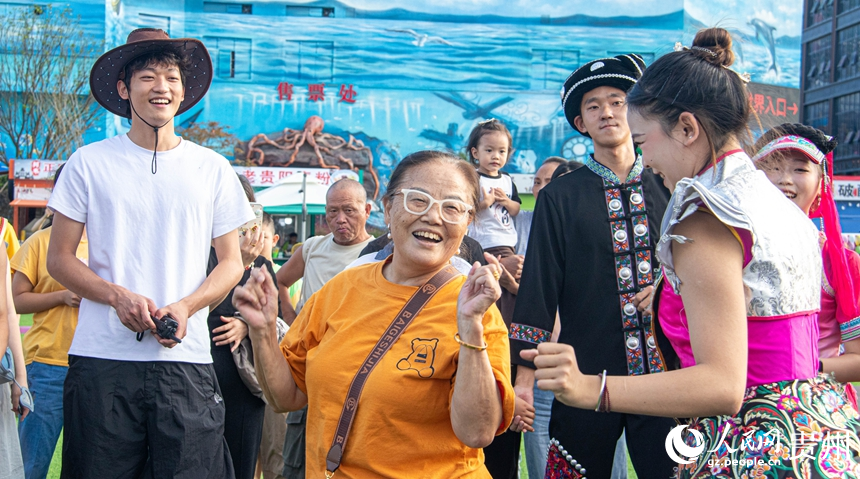 巡游現場。 人民網 黃小桃攝