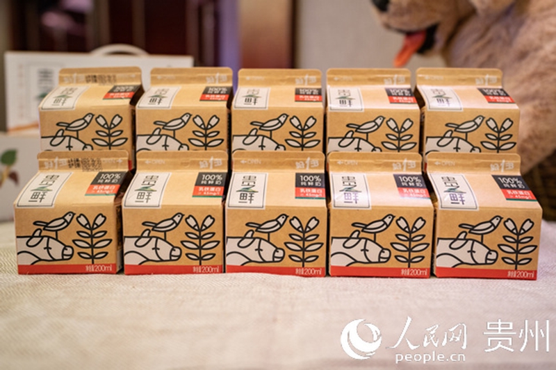  ”貴之鮮“純鮮奶。 涂敏 攝