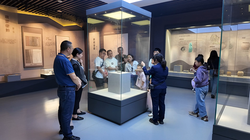 國慶假期安順市博物館人氣火爆 文化盛宴引游客紛至沓來。