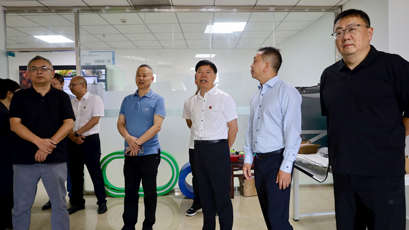 參觀基地。