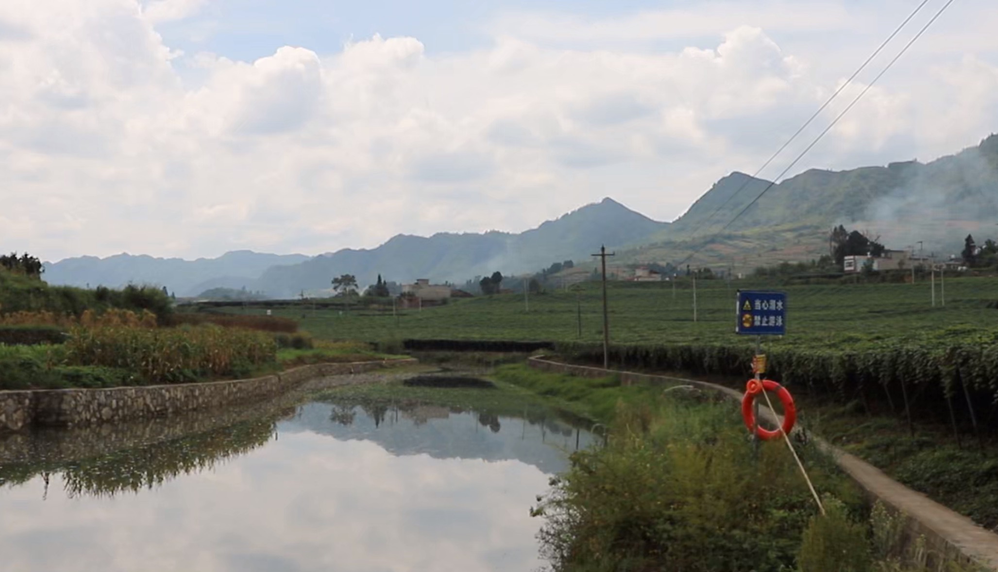 通暢整潔的河道。彭垚攝