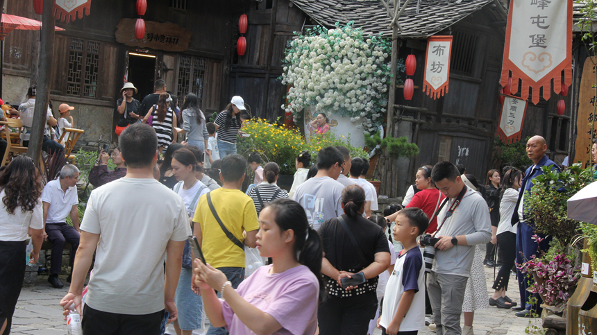 屯堡旅游場景。貴旅集團供圖