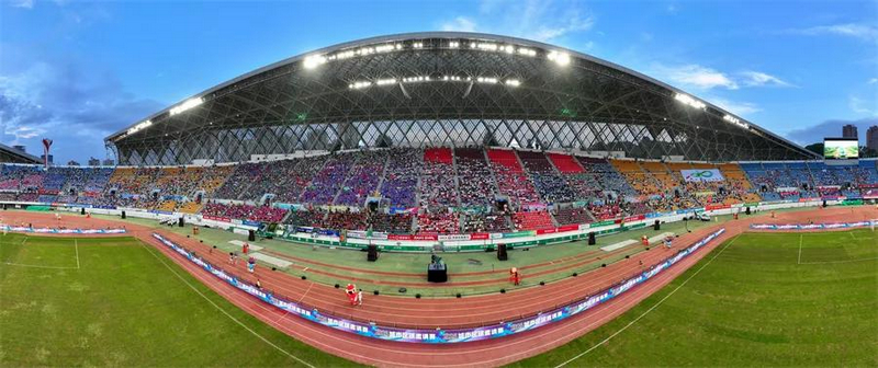 2025城市足球邀請賽在貴陽奧體中心舉辦。