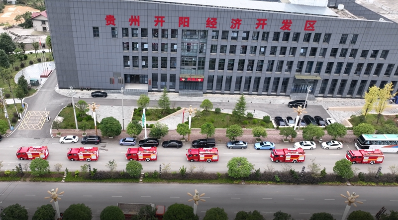 圖為：消防救援車配送鄉（鎮）