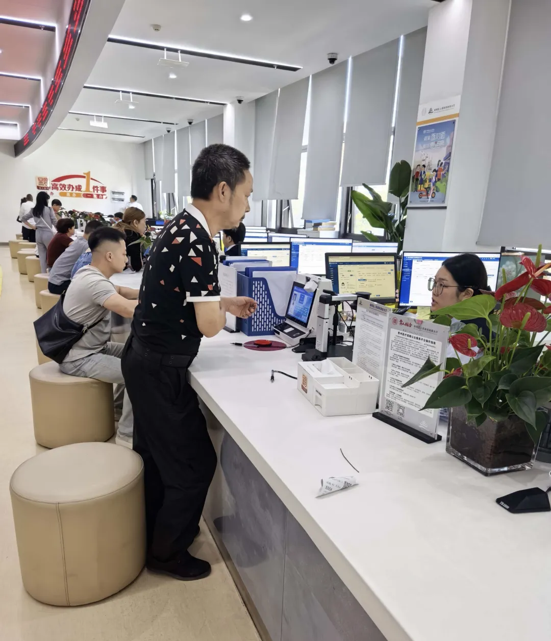 南明區：醫保服務“高效辦成一件事” 群眾辦事便捷度大幅提升