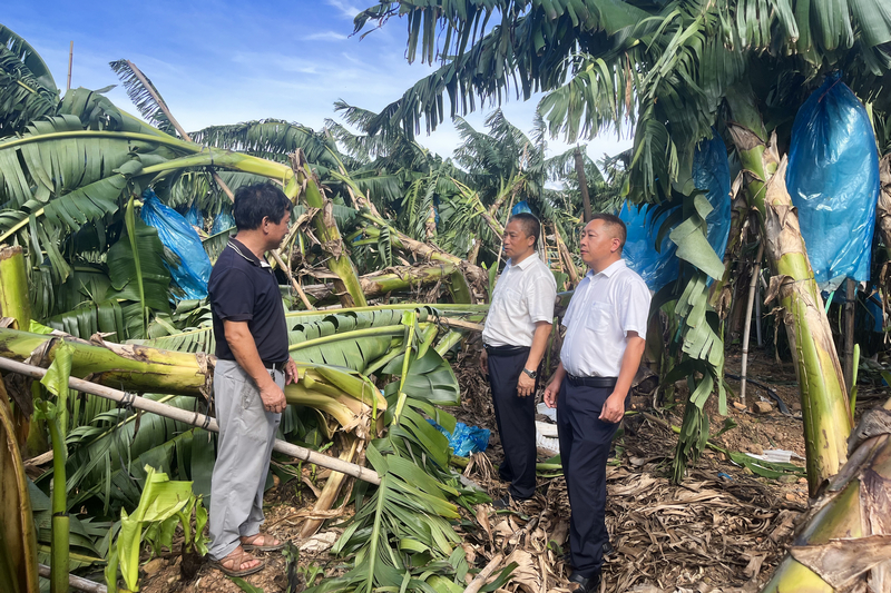 走訪受災現場。