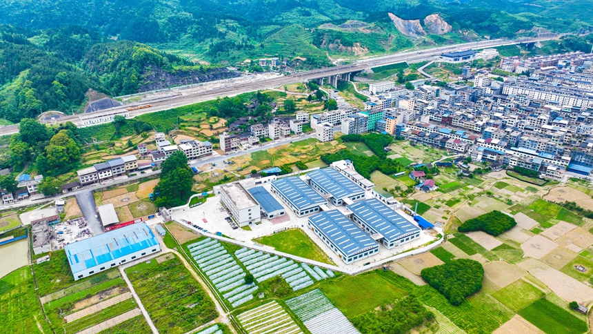 松桃孟溪強村富民工坊。任濤攝