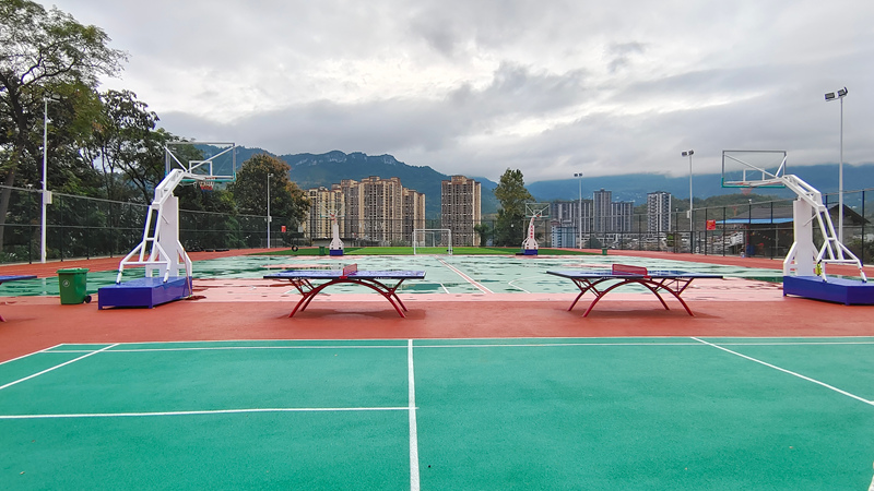 石阡縣第八小學操場。