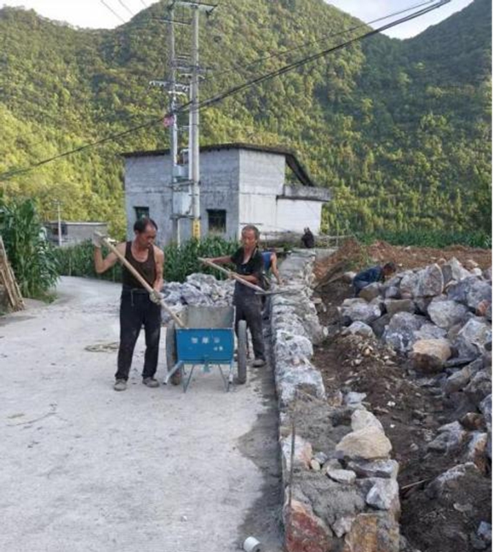 紫云自治縣大營鎮妹場村曬谷壩施工建設中