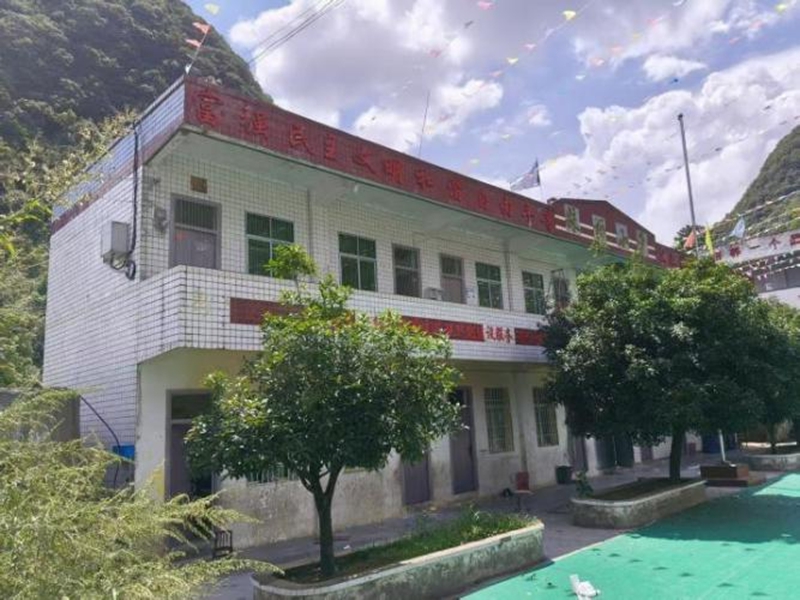 紫云自治縣大營鎮妹場村妹場小學更換門窗后