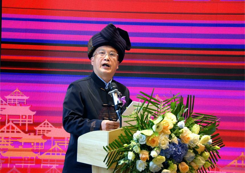 雷山縣苗學會會長白志恩詳細介紹本屆苗年的規劃。