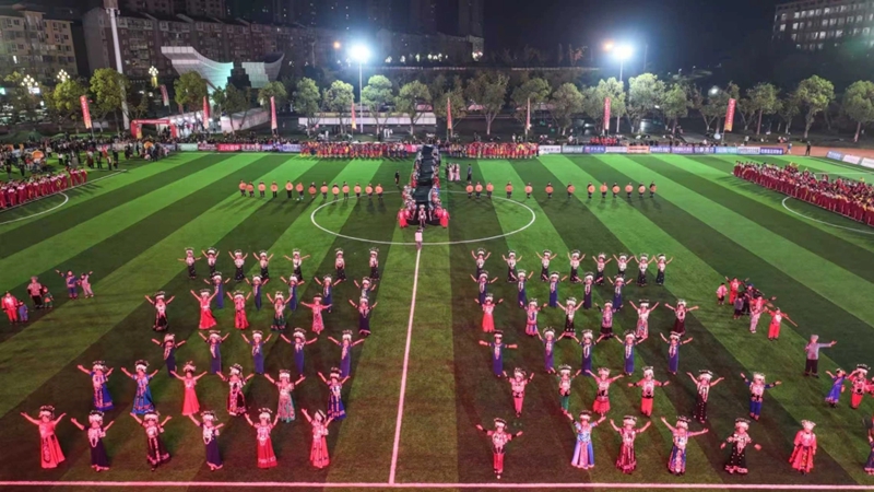 苗族時裝秀。楊秀遠 攝.jpg