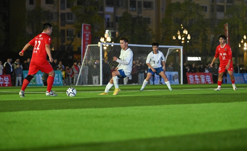 松桃村晚狂歡隊進攻。謝慧芳 攝.jpg