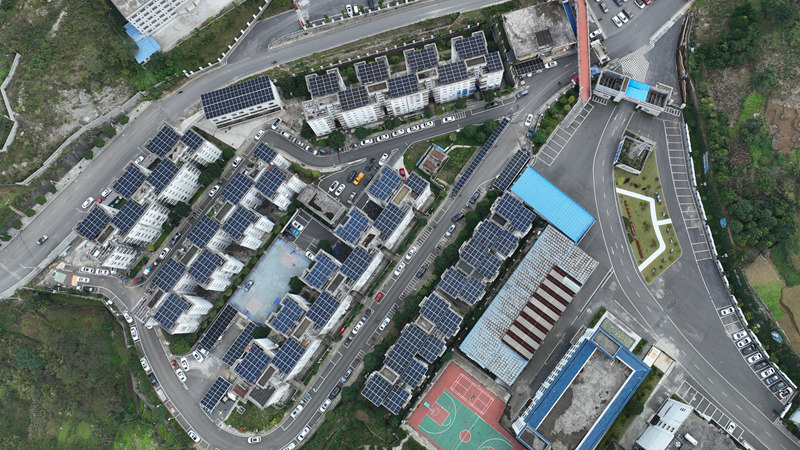 晴隆縣幸福社區屋頂光伏全景。