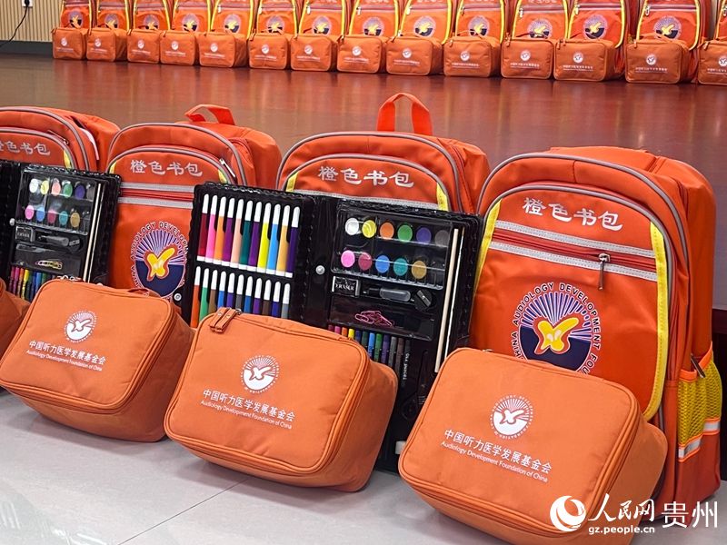 捐贈儀式現場。人民網 陳潔泉攝