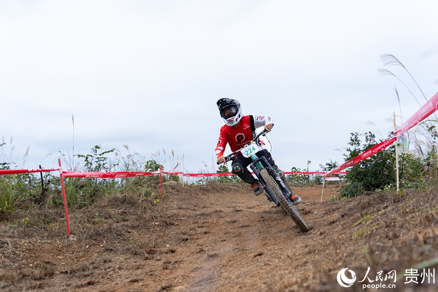 速降賽比賽現場。人民網記者 涂敏攝