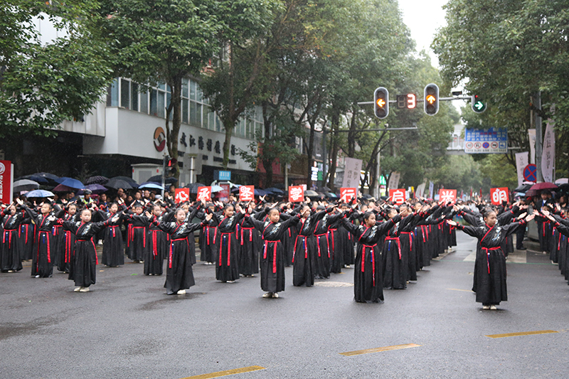 現場表演。
