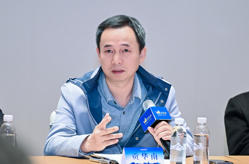 2 華東師范大學特聘教授、中國智慧研究院院長貢華南在論壇開幕式上致辭。主辦方供圖.jpg