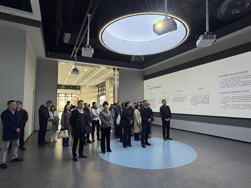 11月11日，考察團實地調研貴安新區數據標注產業情況及貴安光谷智算產業園。 貴州省大數據局供圖