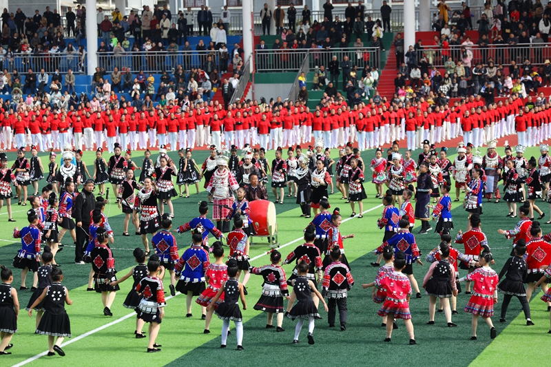 貴州鄉村足球超級聯賽黔東南賽區劍河縣資格賽開幕現場。楊家孟 攝 (26)